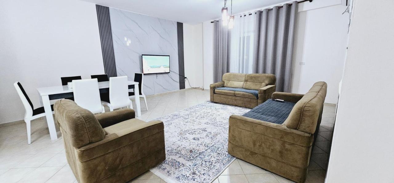 New Bazaar Side Bliss 2 Bed Room Apt With Free Garage Tirana Exterior photo